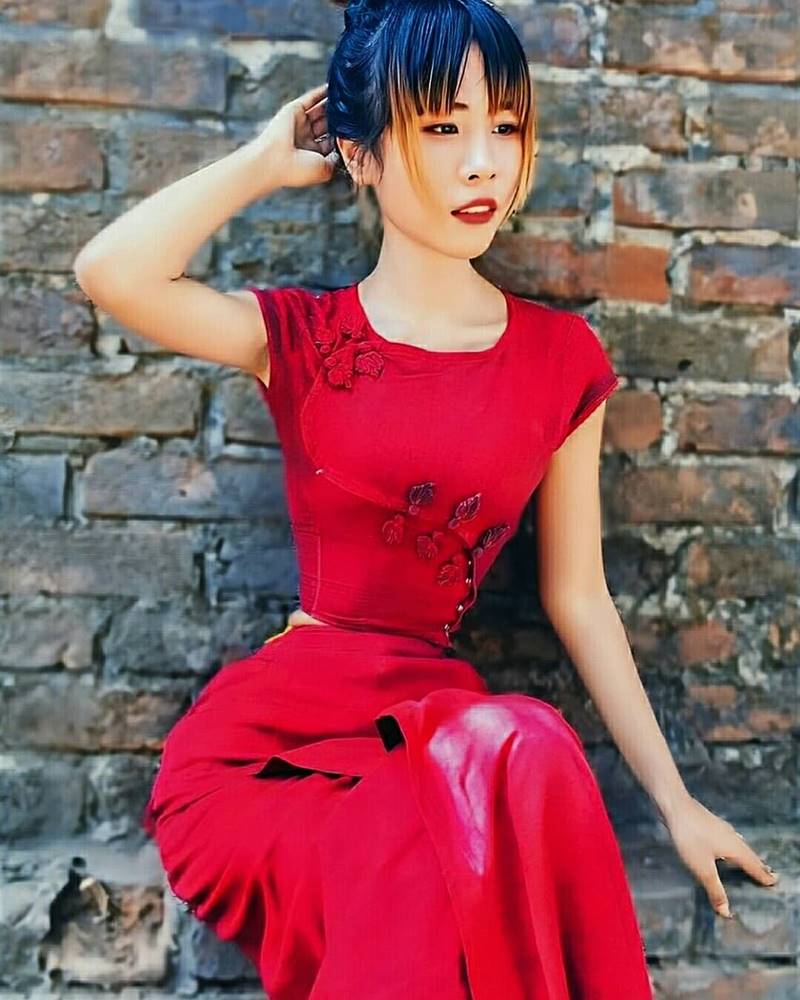 สาวเมียนมาเอวเล็ก สาวเมียนมาเอวเล็ก