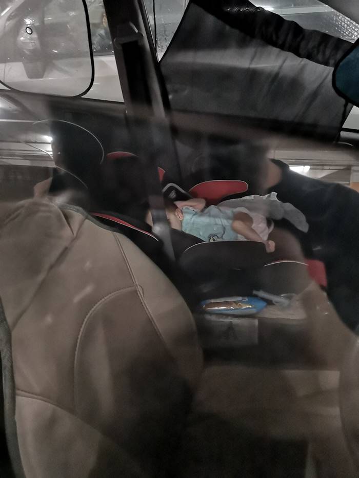 แม่ทิ้งลูกไว้ในรถ แม่ทิ้งลูกไว้ในรถ