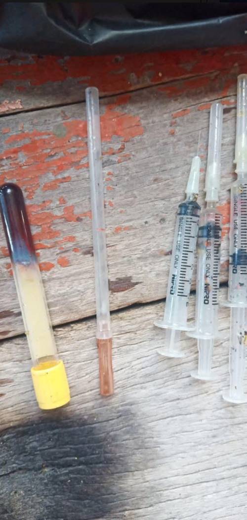 ทิ้งเข็มลงคลอง ทิ้งเข็มลงคลอง