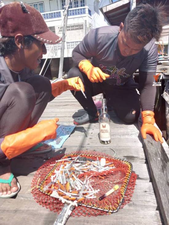 ทิ้งเข็มลงคลอง ทิ้งเข็มลงคลอง