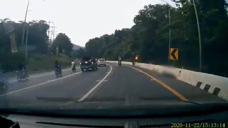 รถชนแบริเออร์ รถชนแบริเออร์