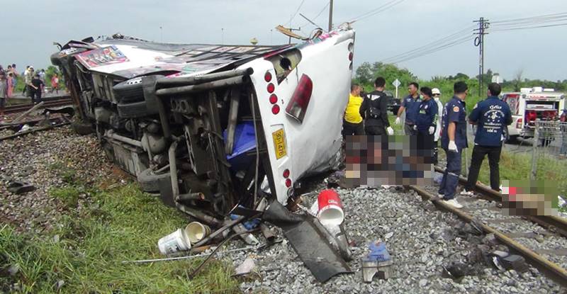 รถไฟชนรถบัส รถไฟชนรถบัส