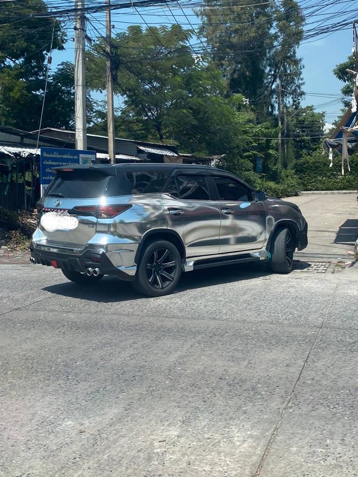 ฟอร์จูนเนอร์สีโครเมี่ยม ฟอร์จูนเนอร์สีโครเมี่ยม