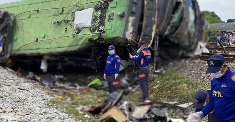 รถไฟชนรถบัส รถไฟชนรถบัส