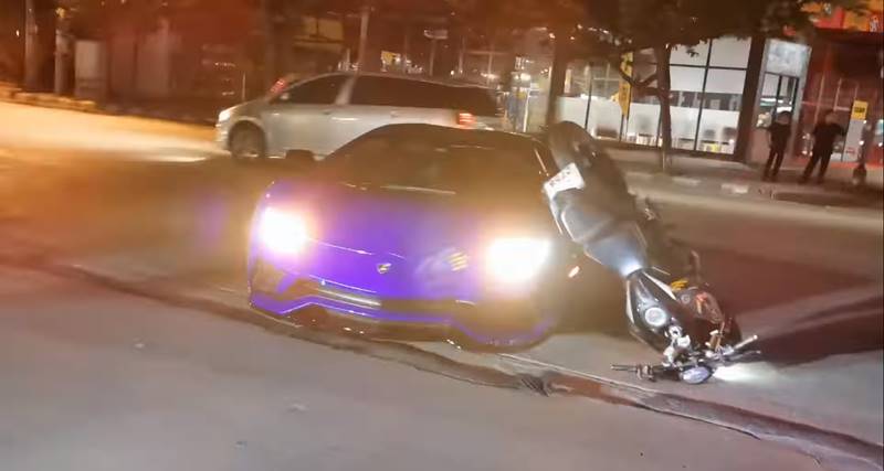 แลมโบกินี่ชน แลมโบกินี่ชน