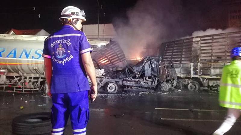 รถน้ำมันชนรถพ่วง รถน้ำมันชนรถพ่วง