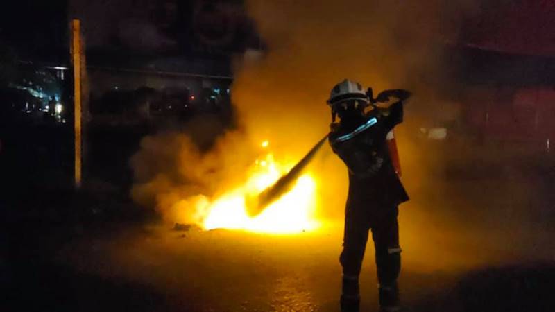 รถน้ำมันชนรถพ่วง รถน้ำมันชนรถพ่วง
