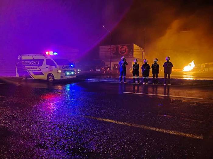 รถน้ำมันชนรถพ่วง รถน้ำมันชนรถพ่วง