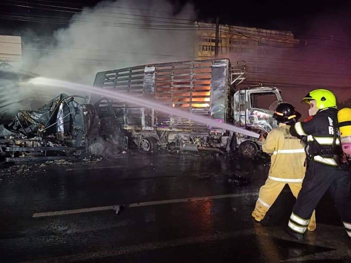 รถน้ำมันชนรถพ่วง รถน้ำมันชนรถพ่วง