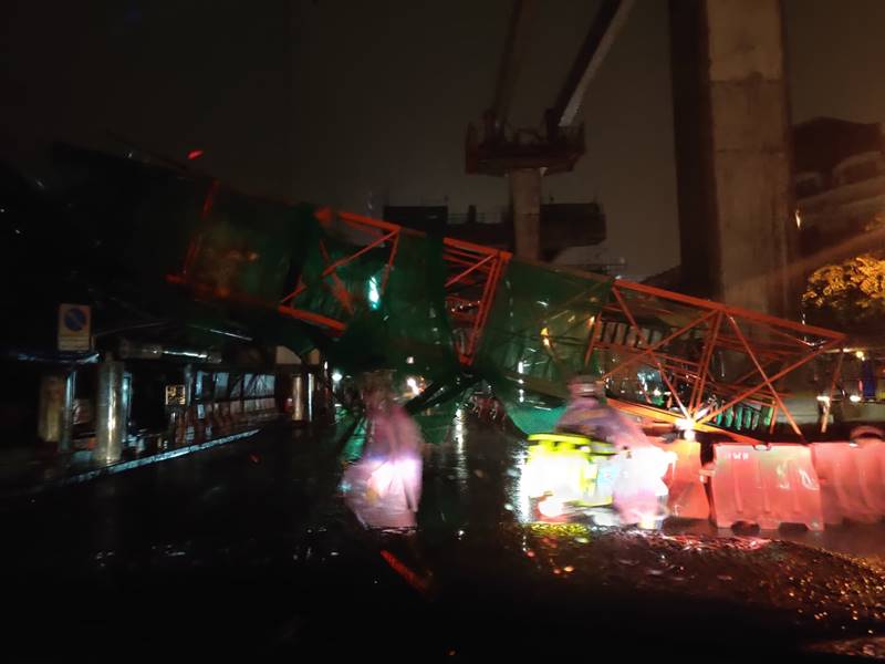 นั่งร้านล้มทับสายไฟ นั่งร้านล้มทับสายไฟ