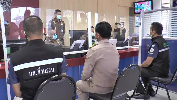 ตั้งวงกินเหล้าใน รพ.สนาม ตั้งวงกินเหล้าใน รพ.สนาม