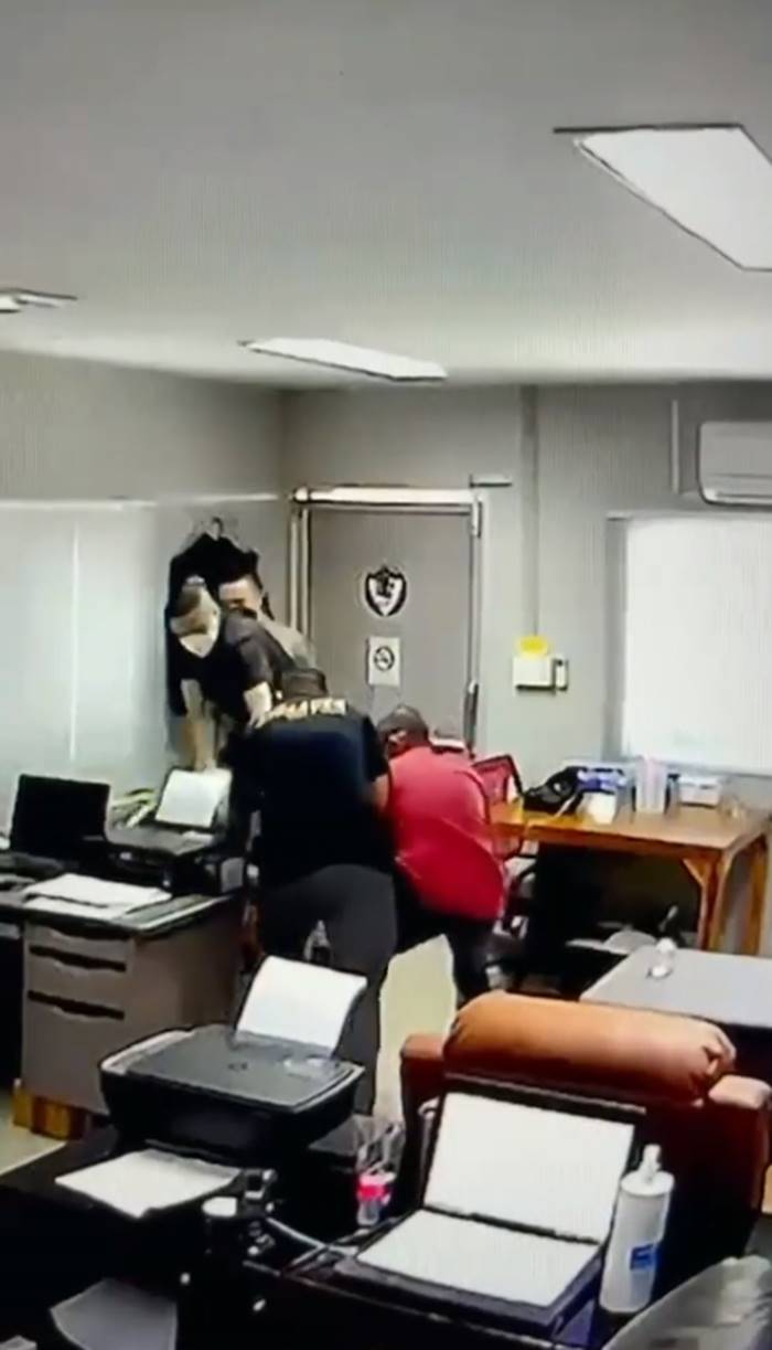 ผู้กำกับโจ้ ผู้กำกับโจ้