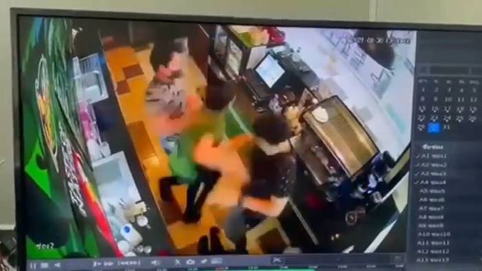 ทำร้ายพนักงานร้านกาแฟ ทำร้ายพนักงานร้านกาแฟ