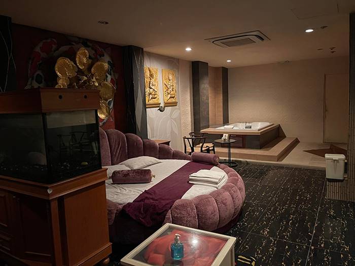 อาบอบนวด, ชูวิทย์ กมลวิศิษฎ์ อาบอบนวด, ชูวิทย์ กมลวิศิษฎ์