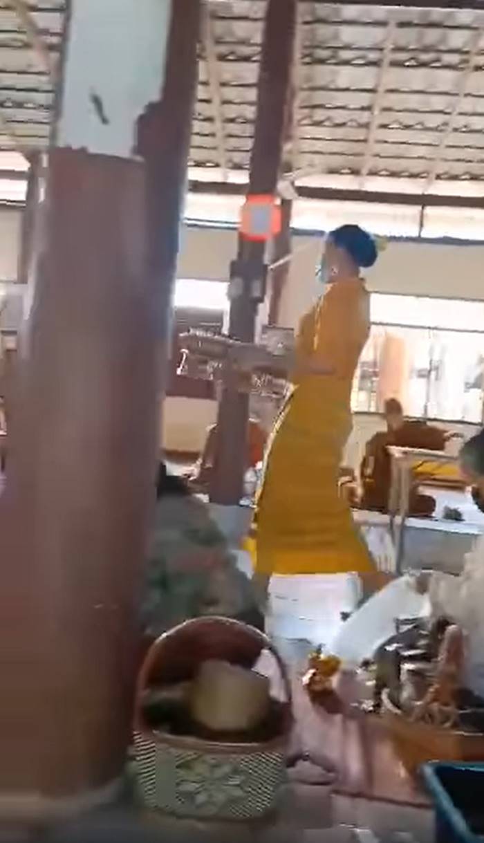 สาดแกงใส่พระ, เจ๊บัวบาน สาดแกงใส่พระ, เจ๊บัวบาน