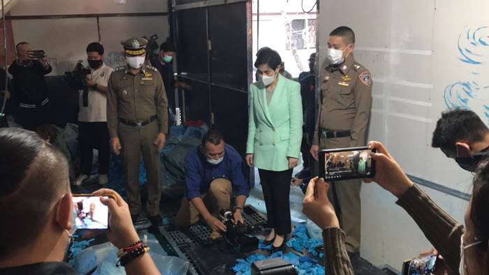 อธิป ถุงมือเถื่อน อธิป ถุงมือเถื่อน