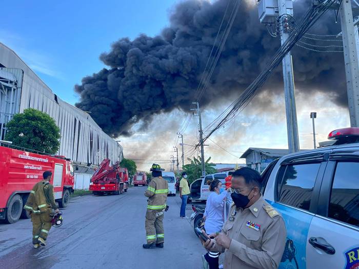 โรงงานกิ่งแก้วไฟไหม้ โรงงานกิ่งแก้วไฟไหม้