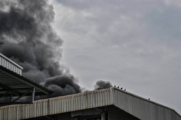 โรงงานกิ่งแก้วไฟไหม้ โรงงานกิ่งแก้วไฟไหม้