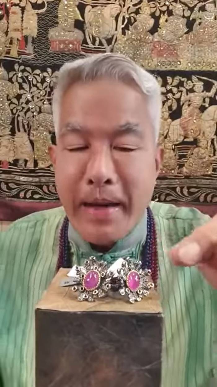 เผ่าทอง ทองเจือ เผ่าทอง ทองเจือ