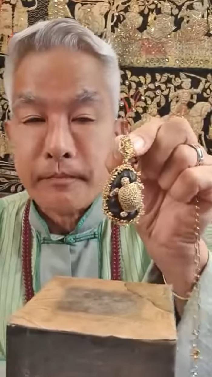 เผ่าทอง ทองเจือ เผ่าทอง ทองเจือ