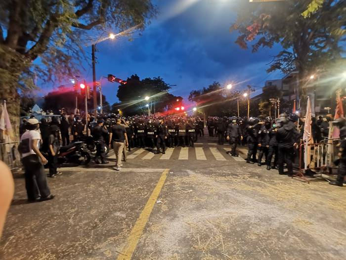 หมู่บ้านทะลุฟ้า หมู่บ้านทะลุฟ้า