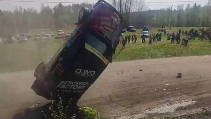 รถแข่ง หลุดโค้ง รถแข่ง หลุดโค้ง