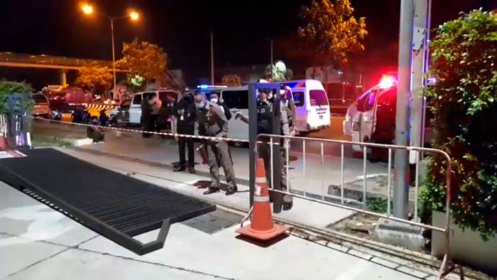 ประตูล้มทับ ประตูล้มทับ