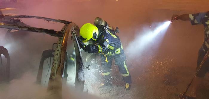 รถชนเสาไฟฟ้า รถชนเสาไฟฟ้า