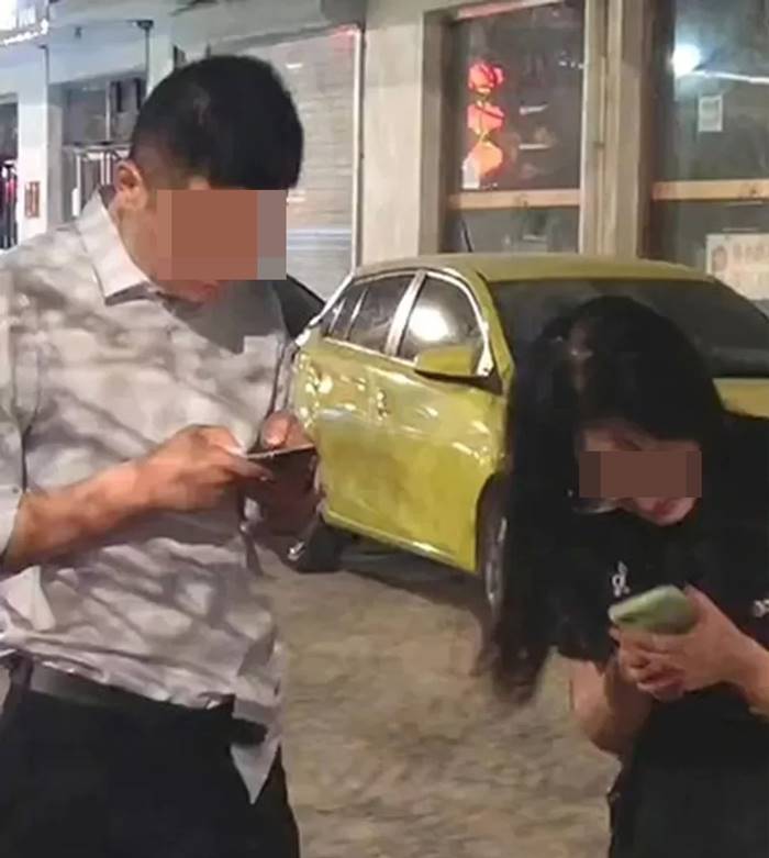 มีเซ็กส์ริมถนน มีเซ็กส์ริมถนน