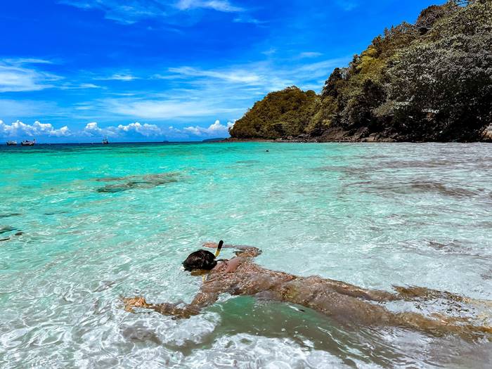 ครูใส่ชุดว่ายน้ำ ครูใส่ชุดว่ายน้ำ