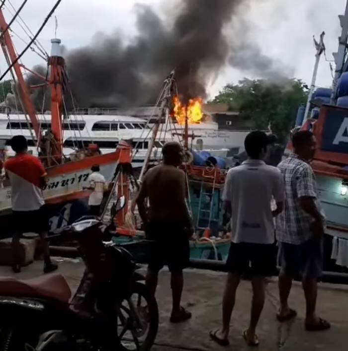 ไฟไหม้เรือ ไฟไหม้เรือ