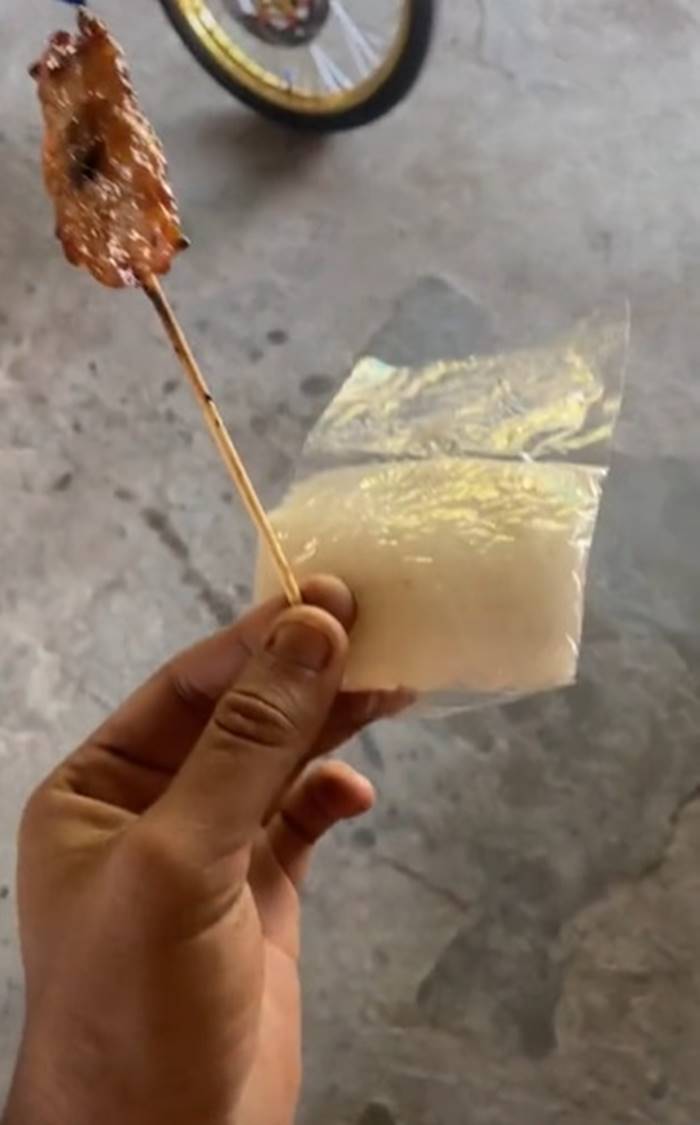 ข้าวเหนียวหมูปิ้ง ข้าวเหนียวหมูปิ้ง