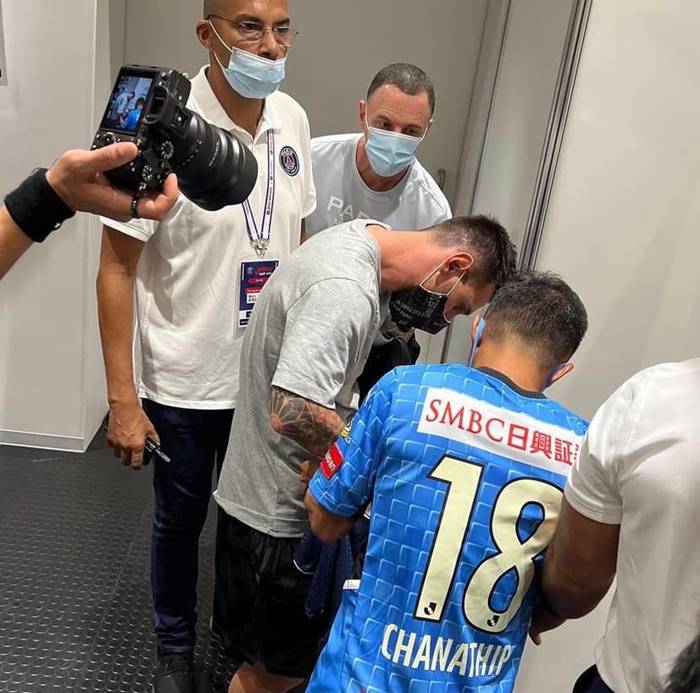 เจ ชนาธิป , ลิโอเนล เมสซี่ เจ ชนาธิป , ลิโอเนล เมสซี่