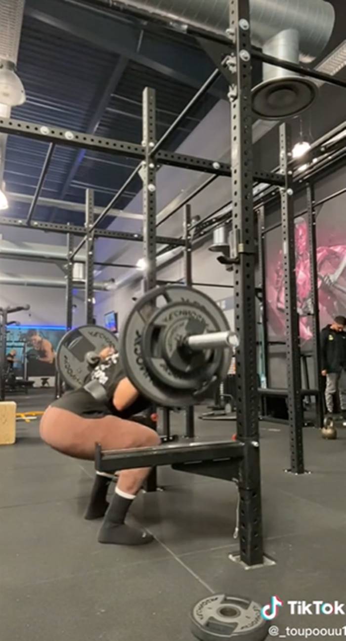 ชุดออกกำลังกาย ชุดออกกำลังกาย