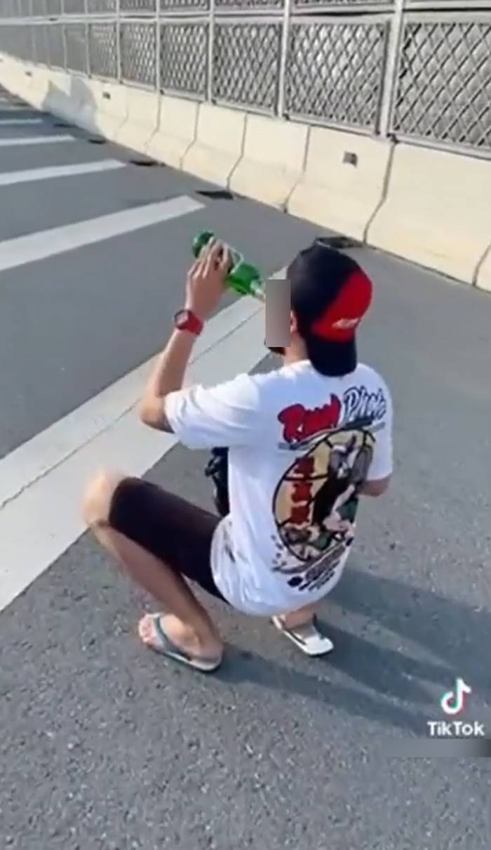 ถ่ายแบบบนทางด่วน ถ่ายแบบบนทางด่วน