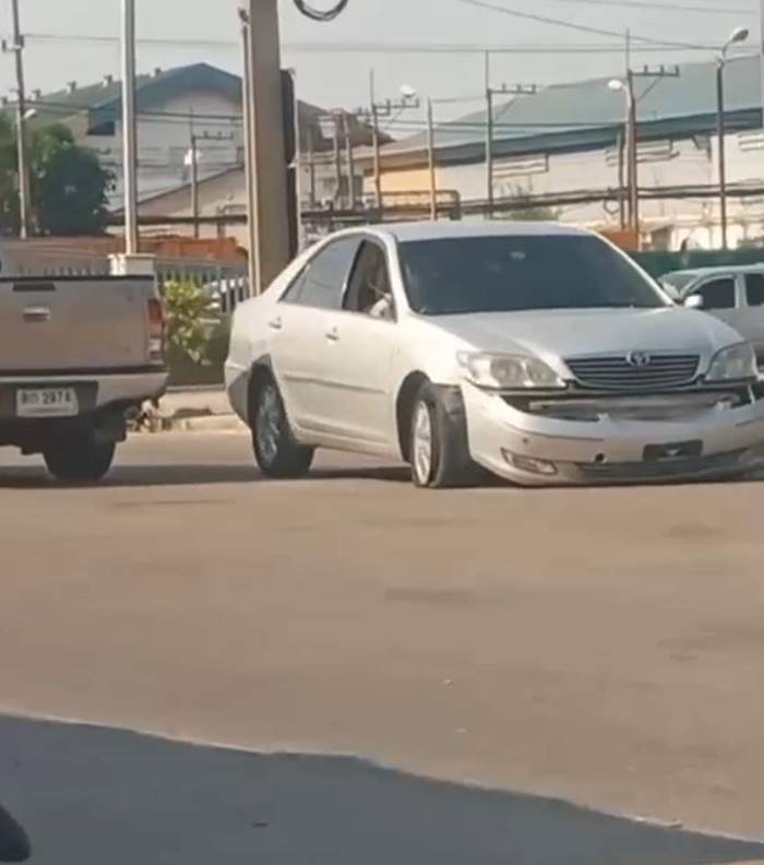 เก๋งขึ้นสะพานกลับมอไซค์ เก๋งขึ้นสะพานกลับมอไซค์