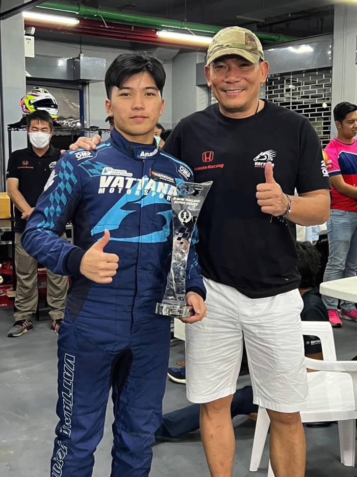 เอ๋ ชนม์สวัสดิ์ เอ๋ ชนม์สวัสดิ์