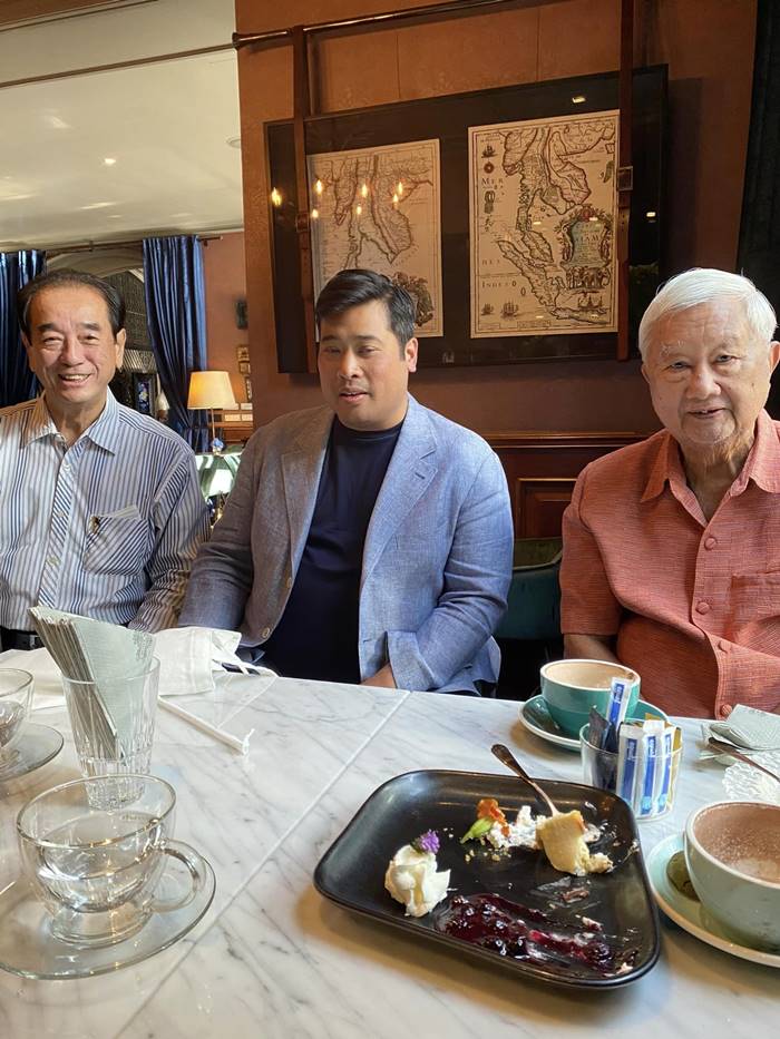 ท่านอ้น วัชรเรศร วิวัชรวงศ์ ท่านอ้น วัชรเรศร วิวัชรวงศ์