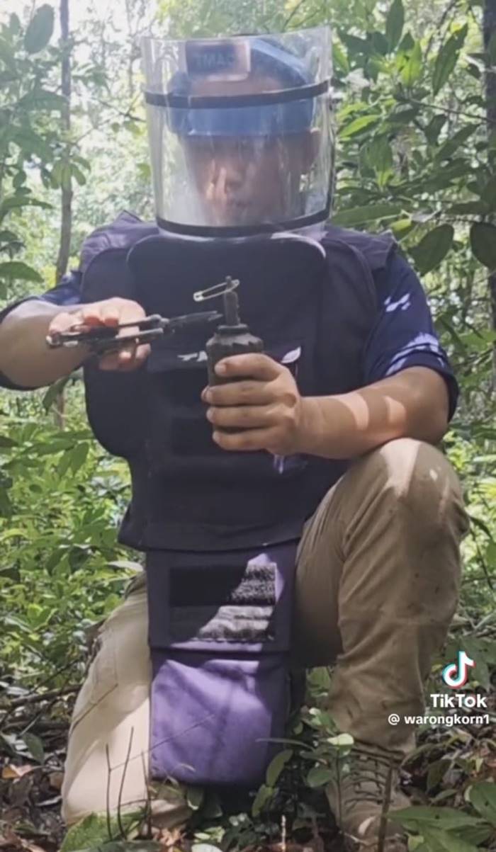 เก็บกู้ระเบิด เก็บกู้ระเบิด