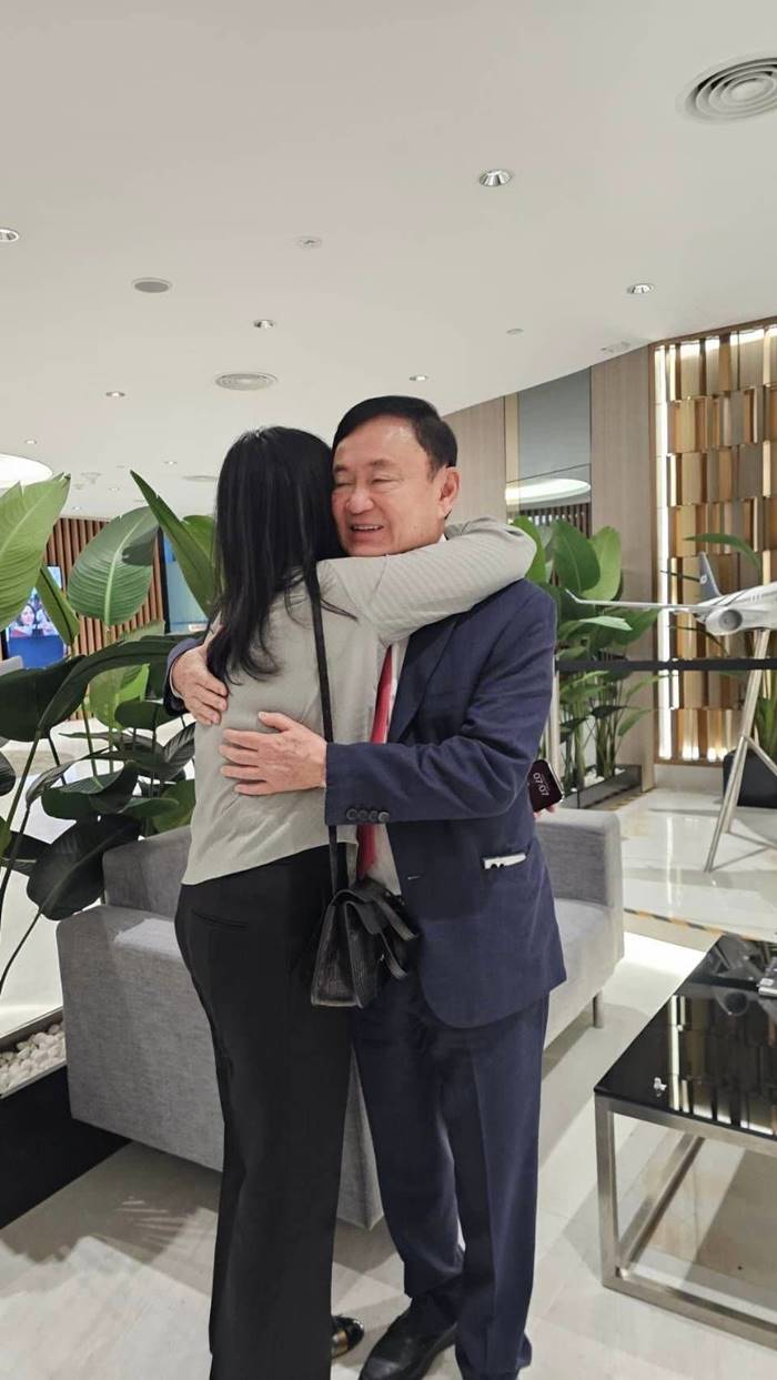ยิ่งลักษณ์ ชินวัตร มาส่งทักษิณ กลับไทย ยิ่งลักษณ์ ชินวัตร มาส่งทักษิณ กลับไทย