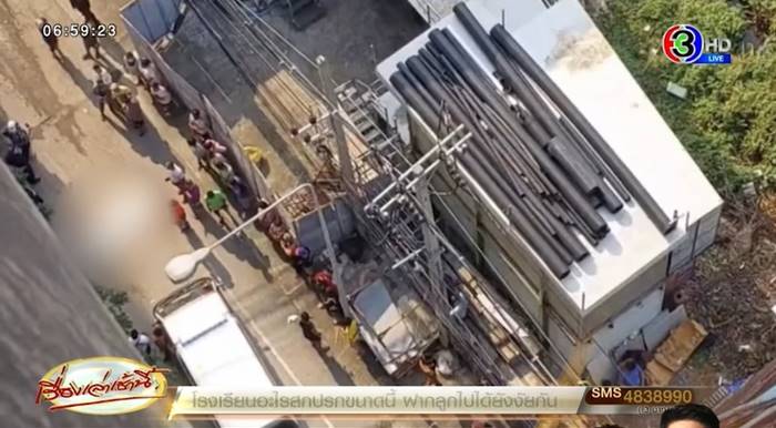 ขับรถชนขอบทางด่วน ขับรถชนขอบทางด่วน