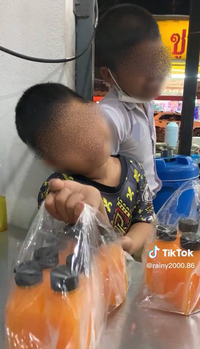 น้ำส้มแท้ 100% น้ำส้มแท้ 100%