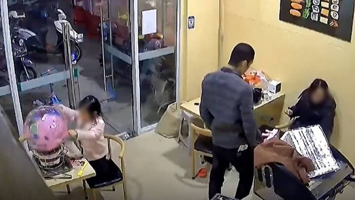 ลูกโป่งระเบิด ลูกโป่งระเบิด