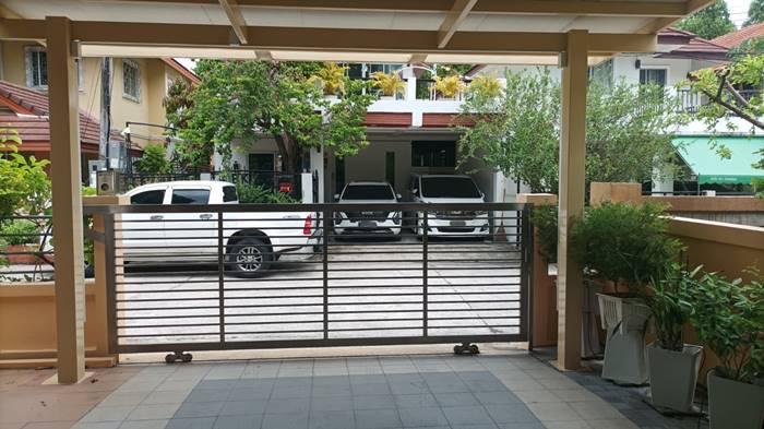 จอดรถขวางหน้าบ้าน จอดรถขวางหน้าบ้าน