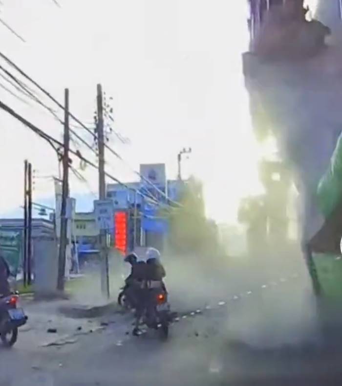 สะพานลาดกระบังถล่ม สะพานลาดกระบังถล่ม