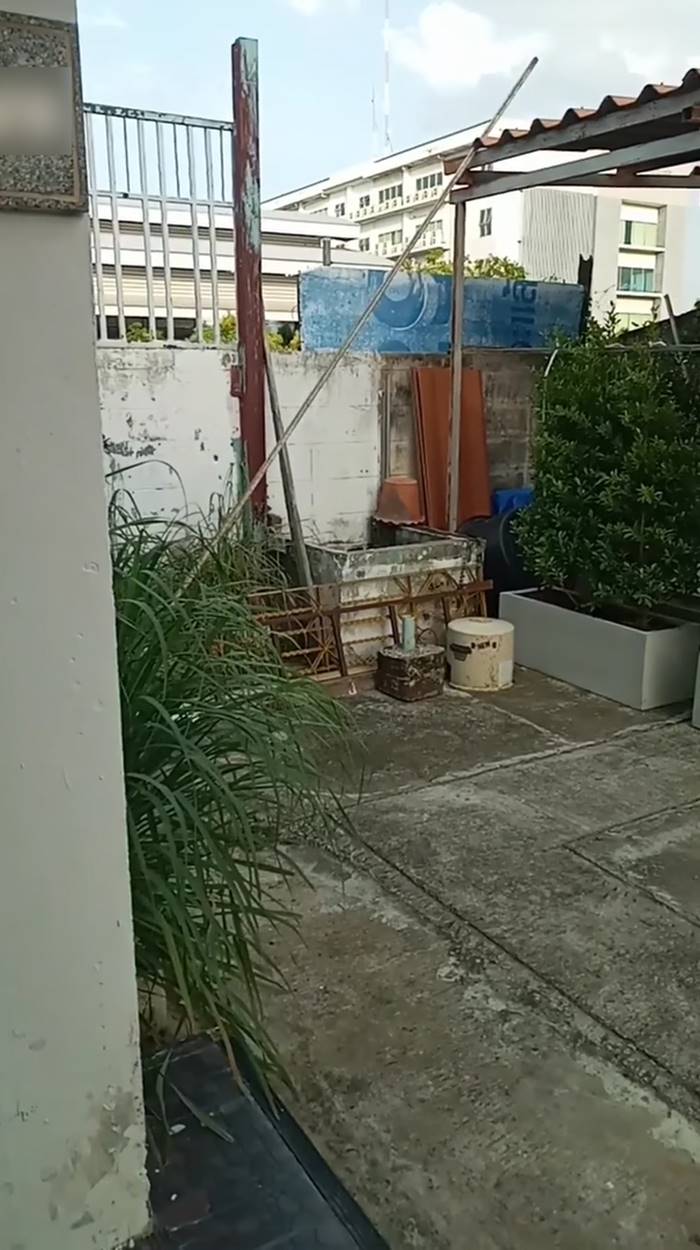 ปัญหาเพื่อนบ้าน ปัญหาเพื่อนบ้าน