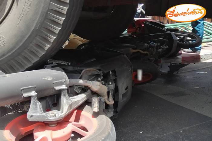 รถเมล์ชนเสาไฟฟ้า รถเมล์ชนเสาไฟฟ้า