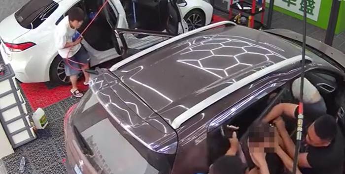 ประตูรถหนีบ ประตูรถหนีบ