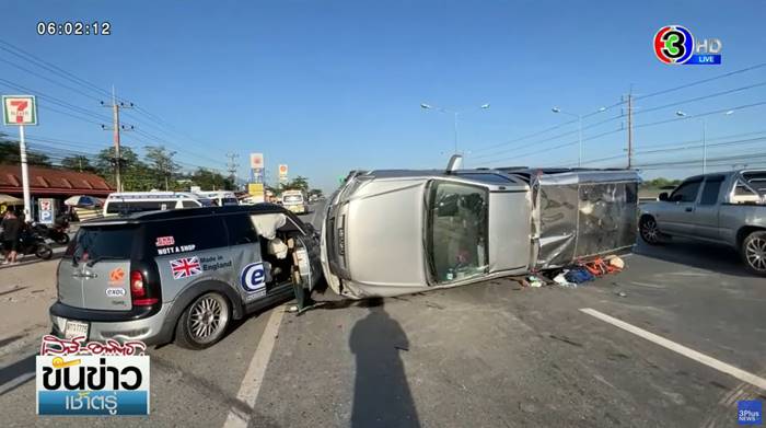 รถมินิชนรถนักเรียน รถมินิชนรถนักเรียน