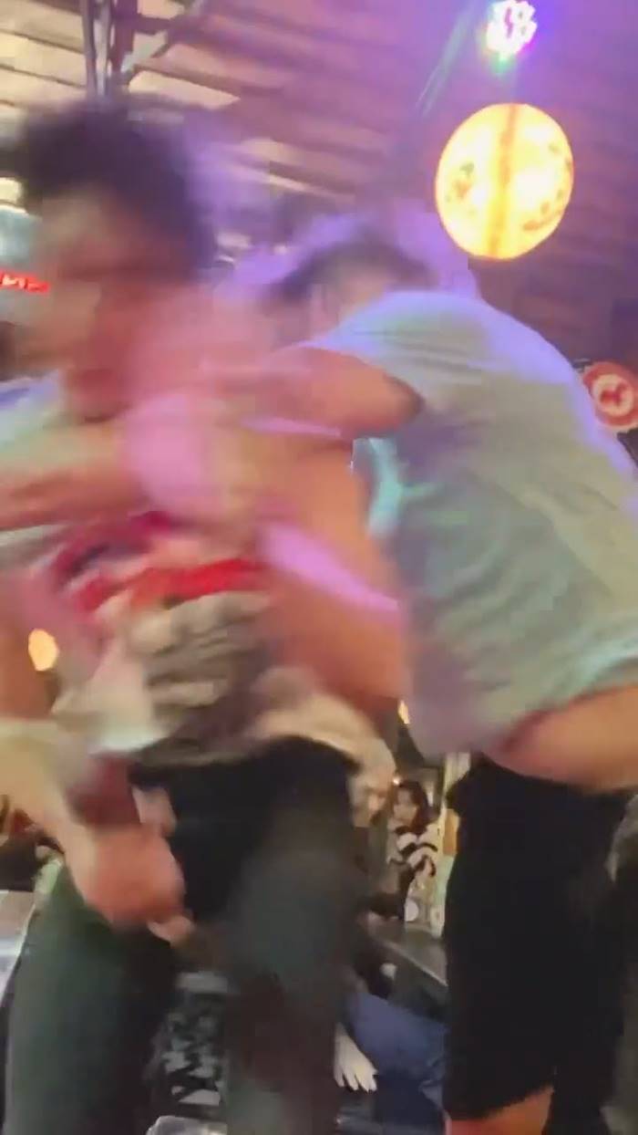 ต่อยนักร้อง ต่อยนักร้อง